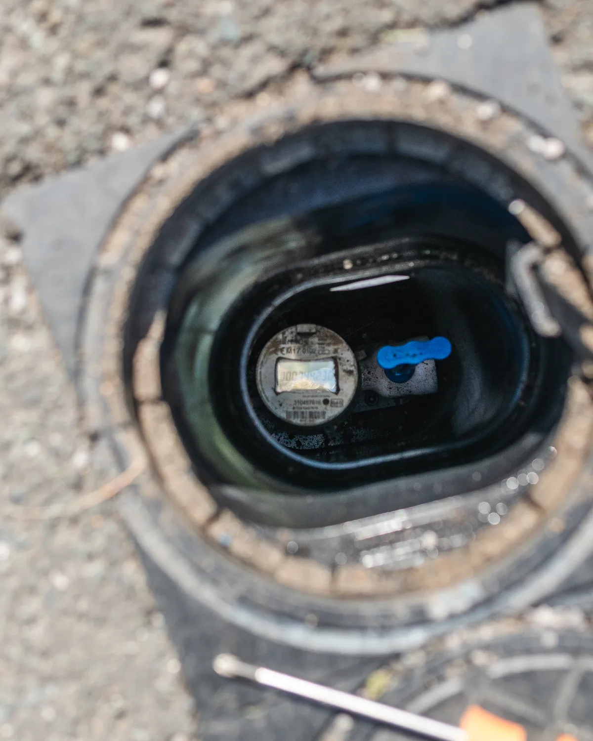 Water meter inside an inspection chamber